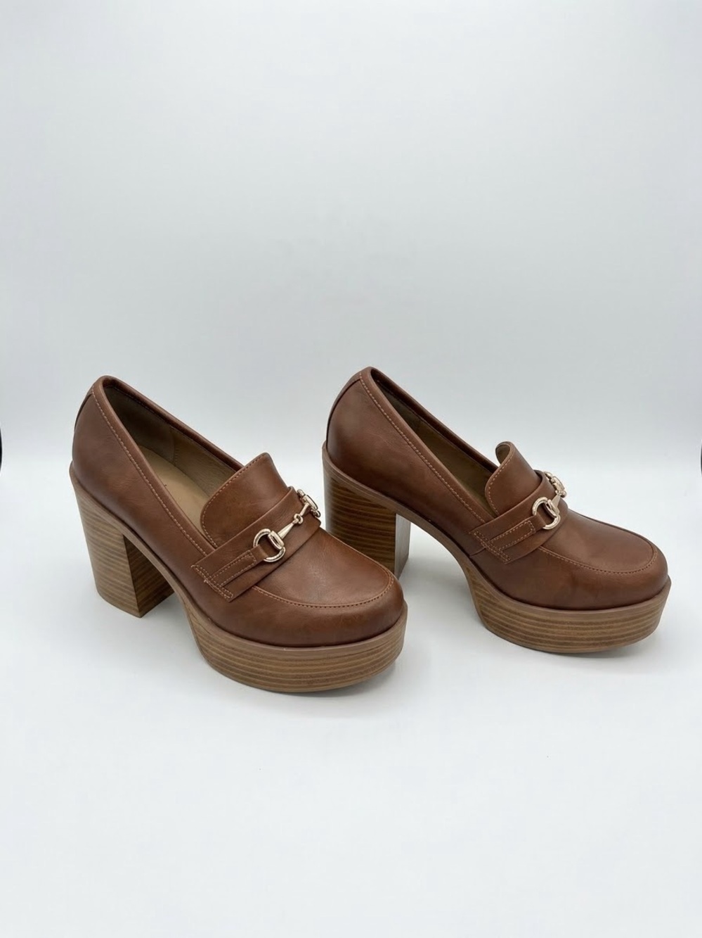 NWOT Style Cognac Platform Loafers Heeled Block Heels Gold Buckle size 8 M